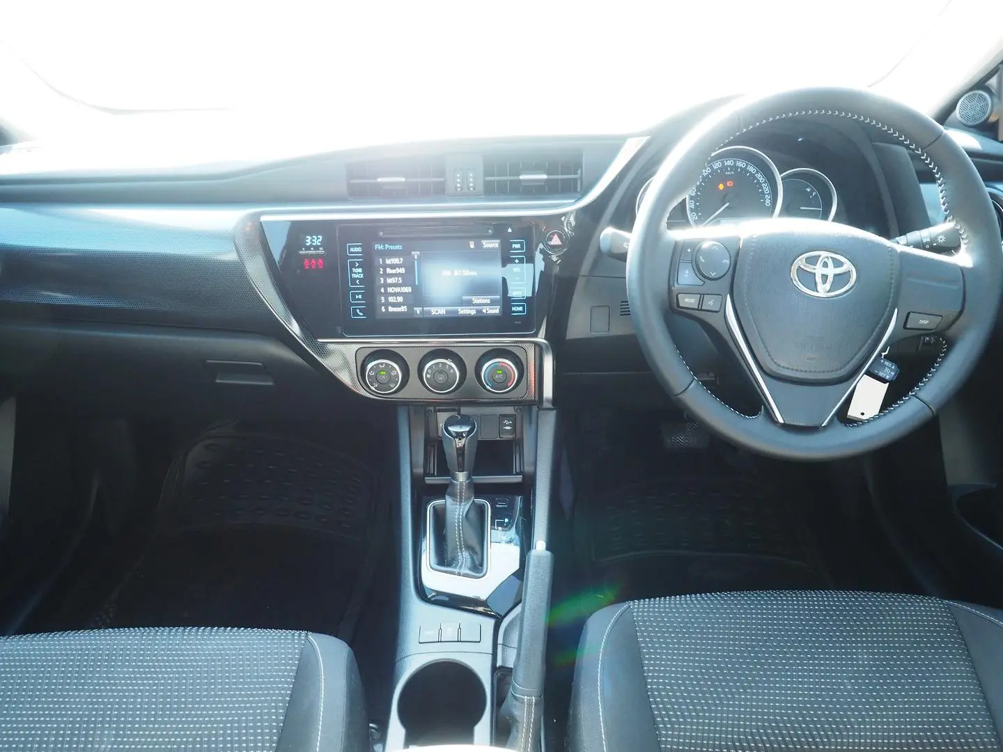 2016 Toyota Corolla Gallery Image 13