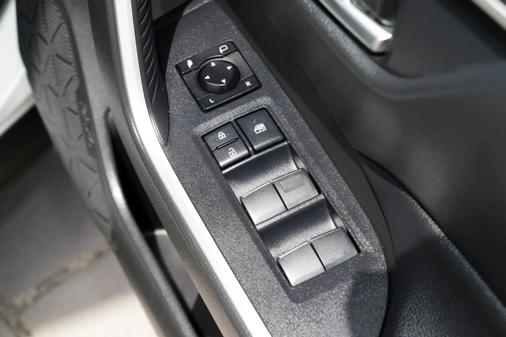 2020 Toyota RAV4 Gallery Image 18