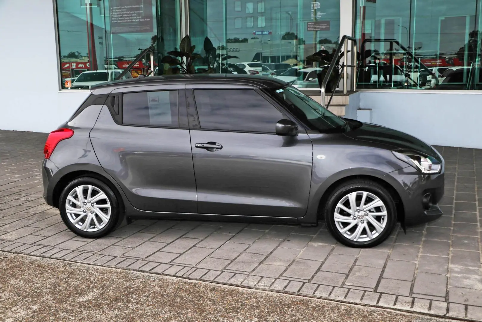 2022 Suzuki Swift Gallery Image 5