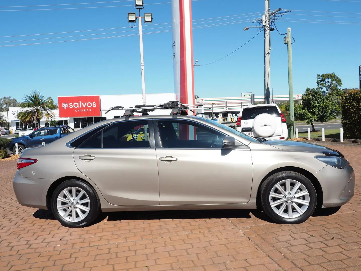 2016 Toyota Camry Gallery Image 6