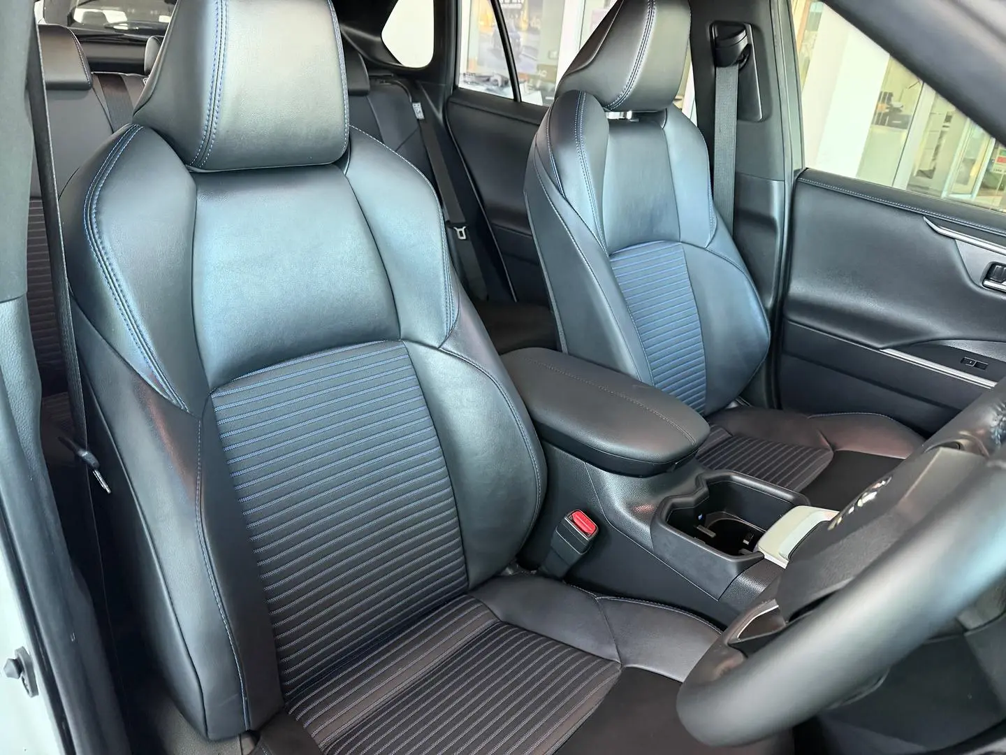 2022 Toyota RAV4 Gallery Image 16