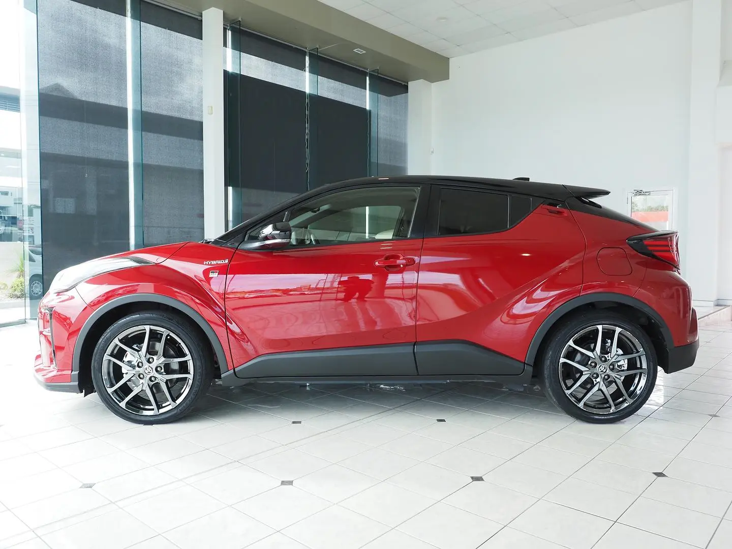 2021 Toyota C-HR Gallery Image 9