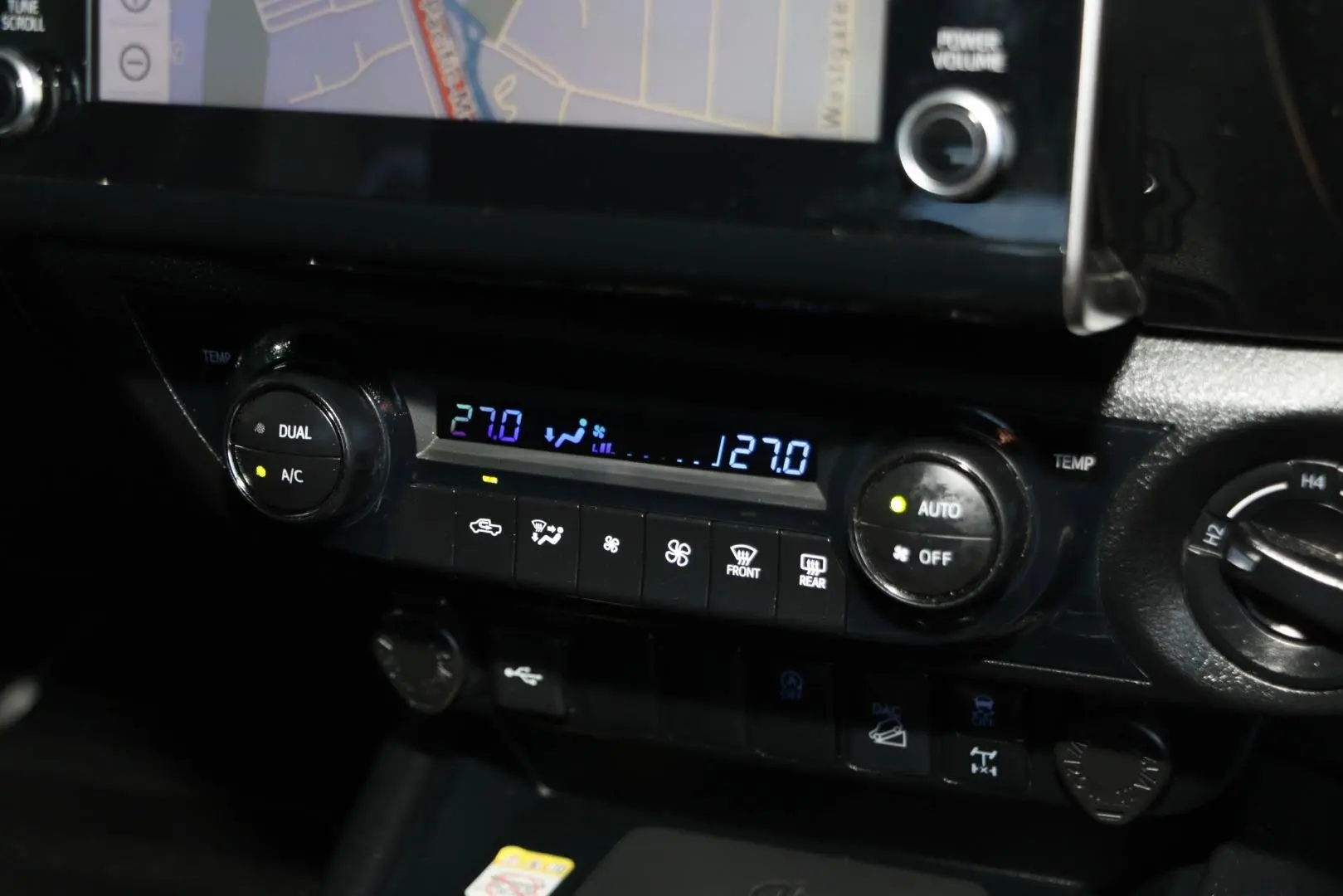 2024 Toyota Hilux Gallery Image 18