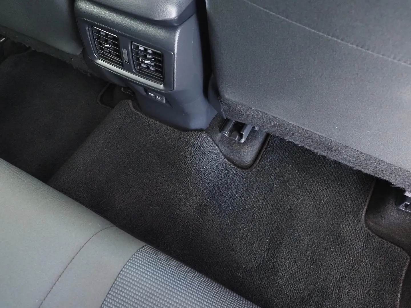 2024 Toyota RAV4 Gallery Image 17