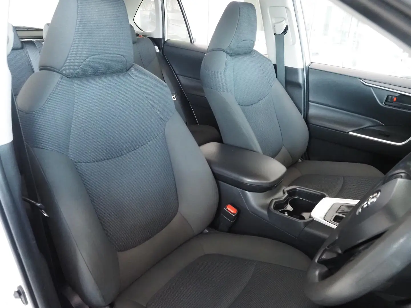 2020 Toyota RAV4 Gallery Image 16