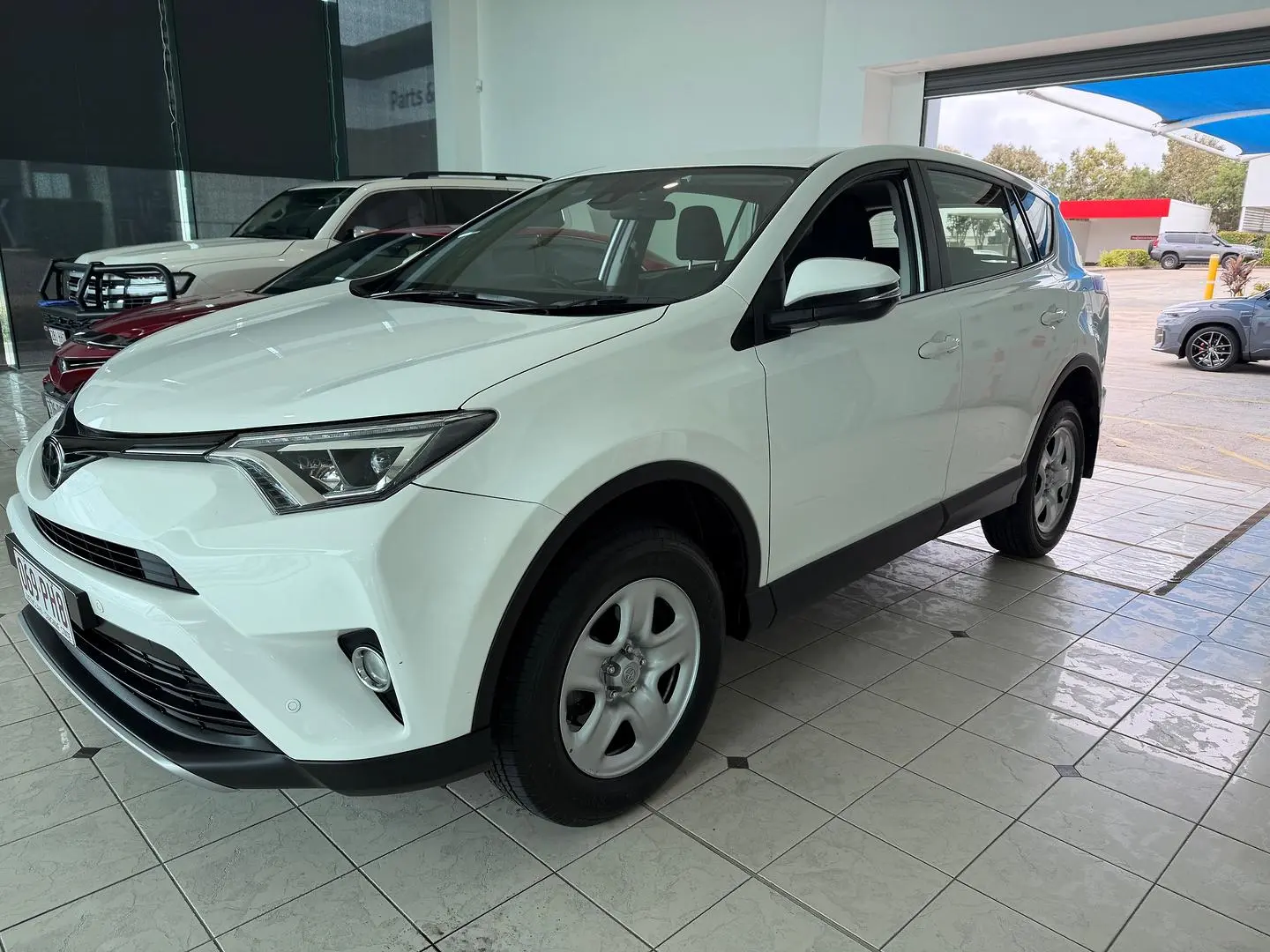 2018 Toyota RAV4 Gallery Image 13