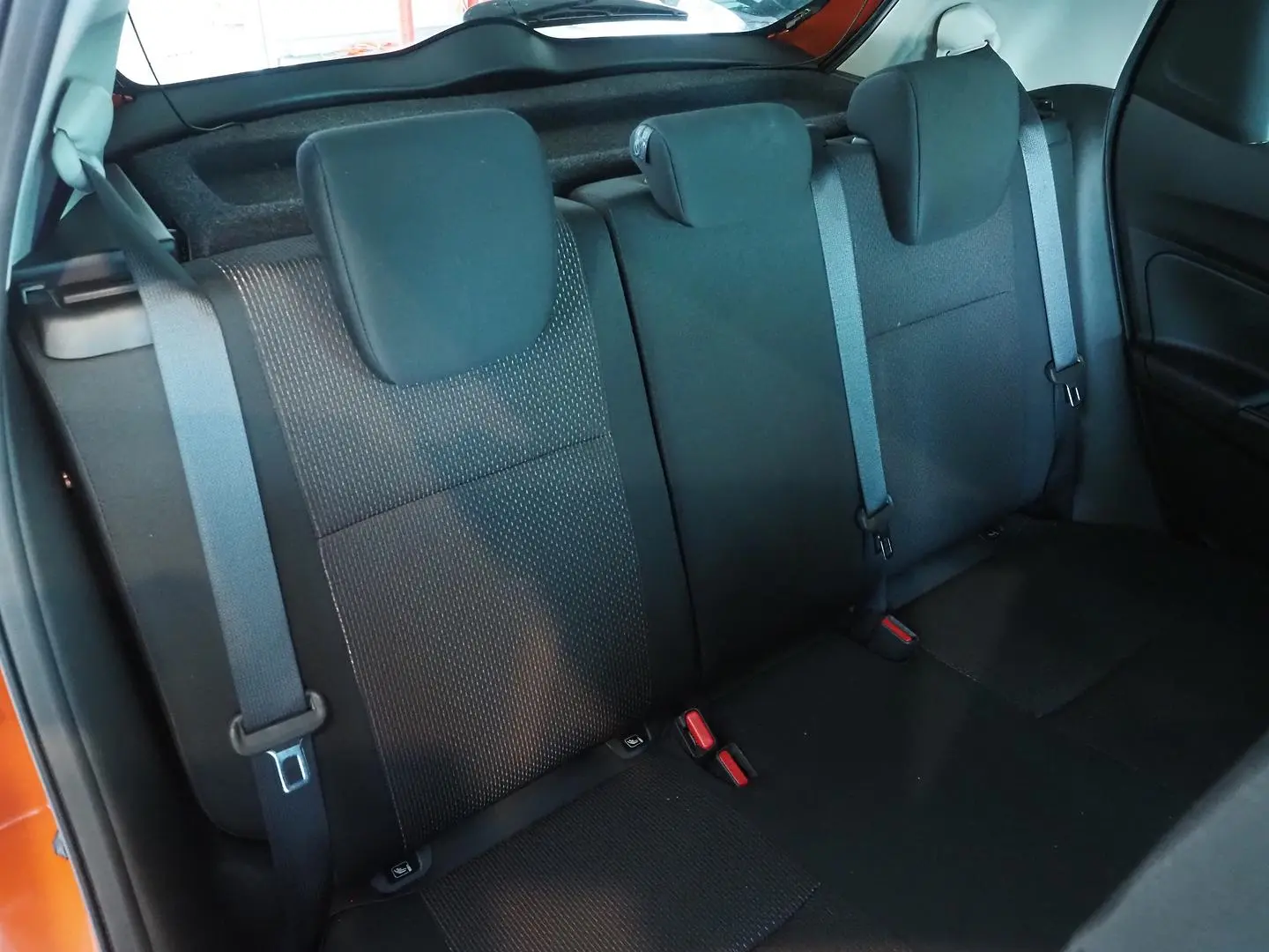 2020 Suzuki Swift Gallery Image 15