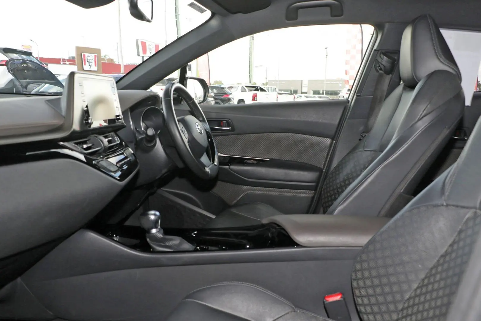 2023 Toyota C-HR Gallery Image 9