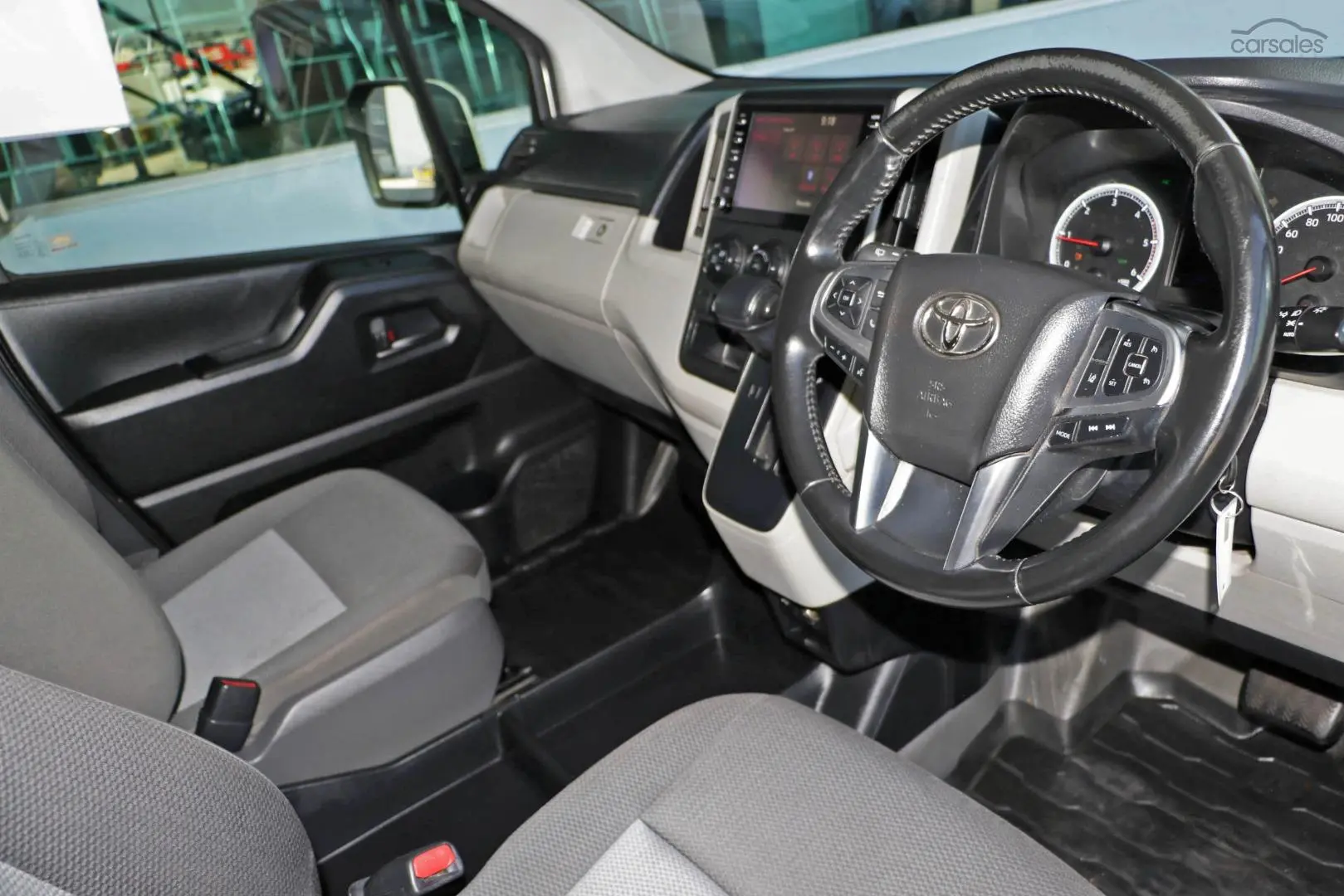 2020 Toyota Hiace Image 8