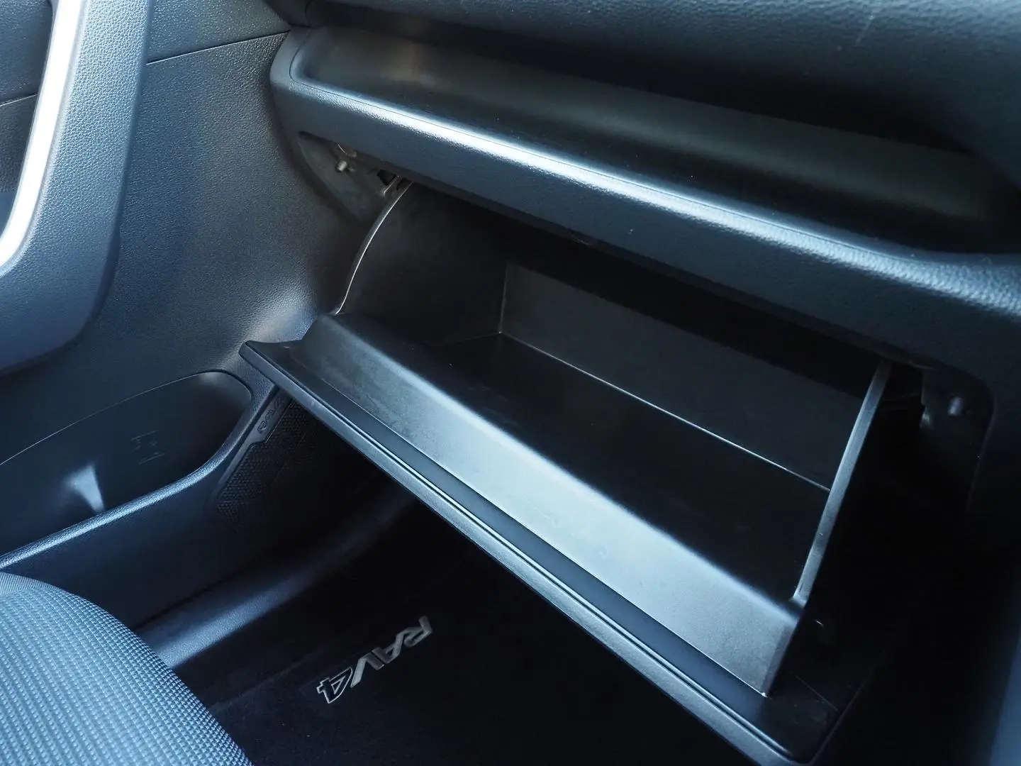 2024 Toyota RAV4 Gallery Image 28