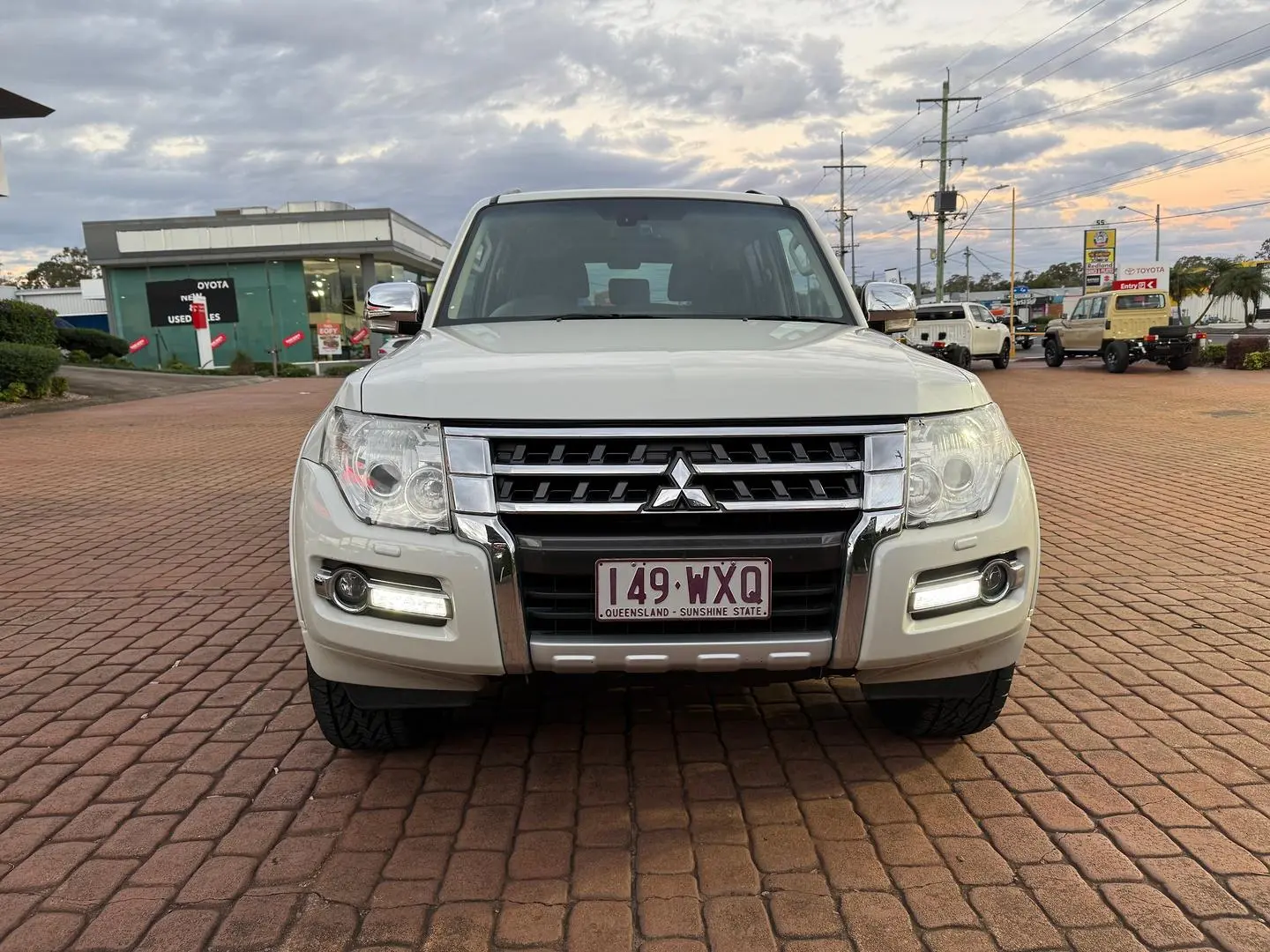 2016 Mitsubishi Pajero Gallery Image 8
