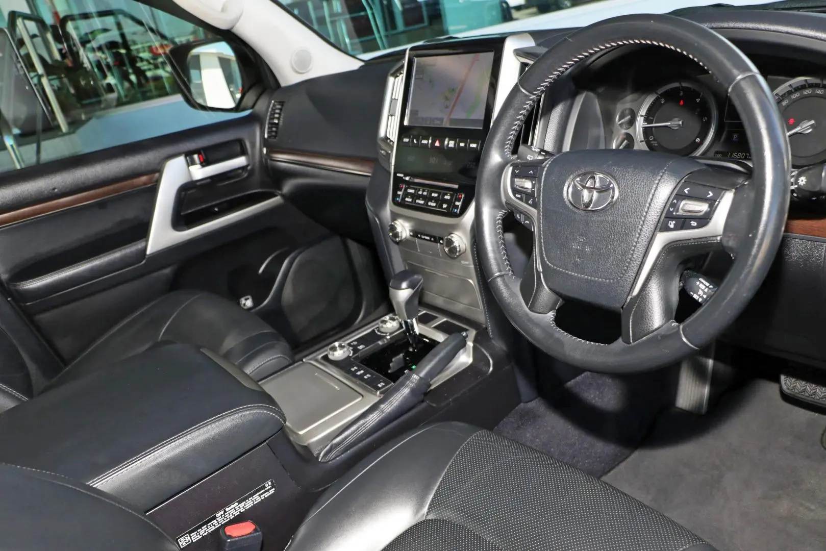 2016 Toyota Landcruiser Gallery Image 8