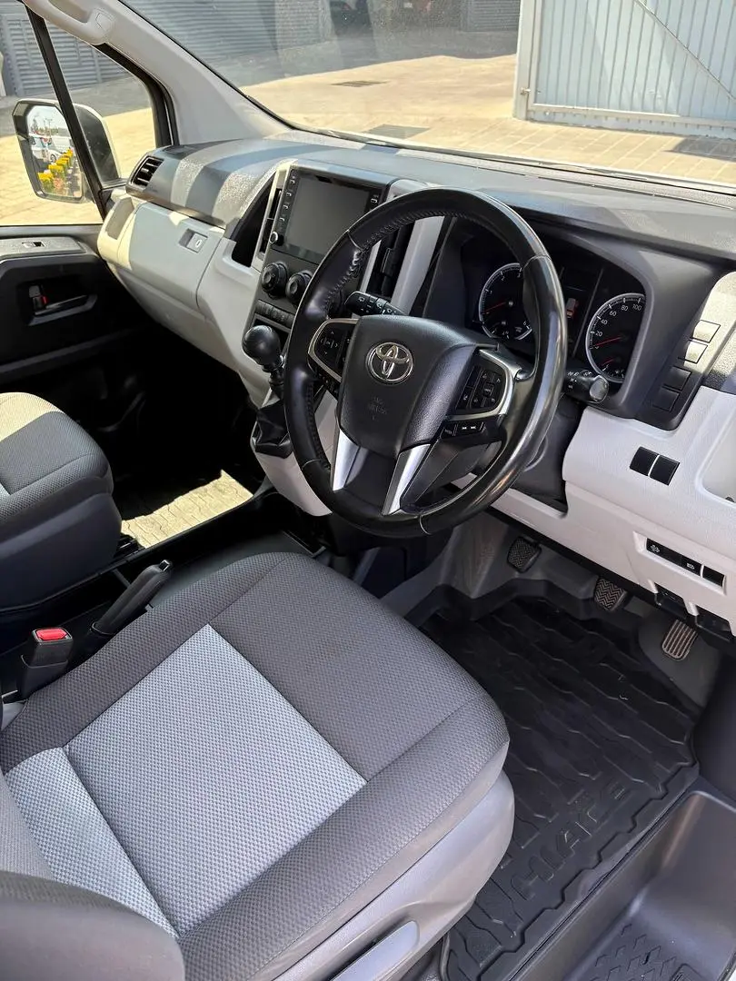 2021 Toyota Hiace Gallery Image 4