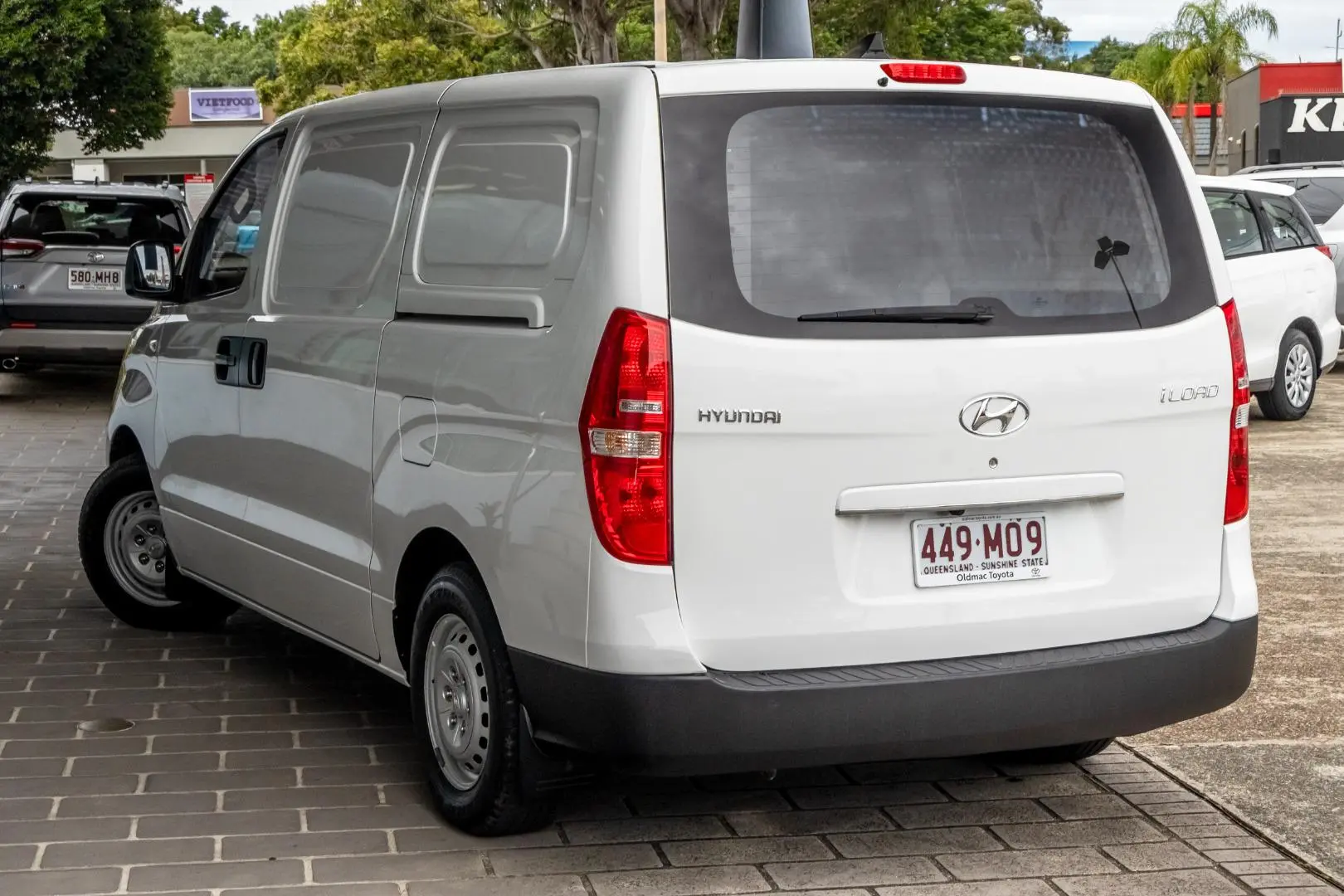 2020 Hyundai iLoad Gallery Image 2