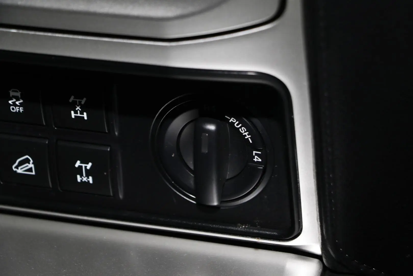 2022 Toyota Landcruiser Prado Gallery Image 14
