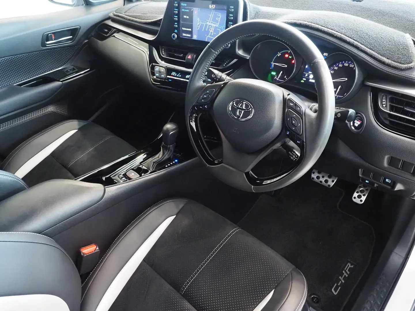 2022 Toyota C-HR Gallery Image 4