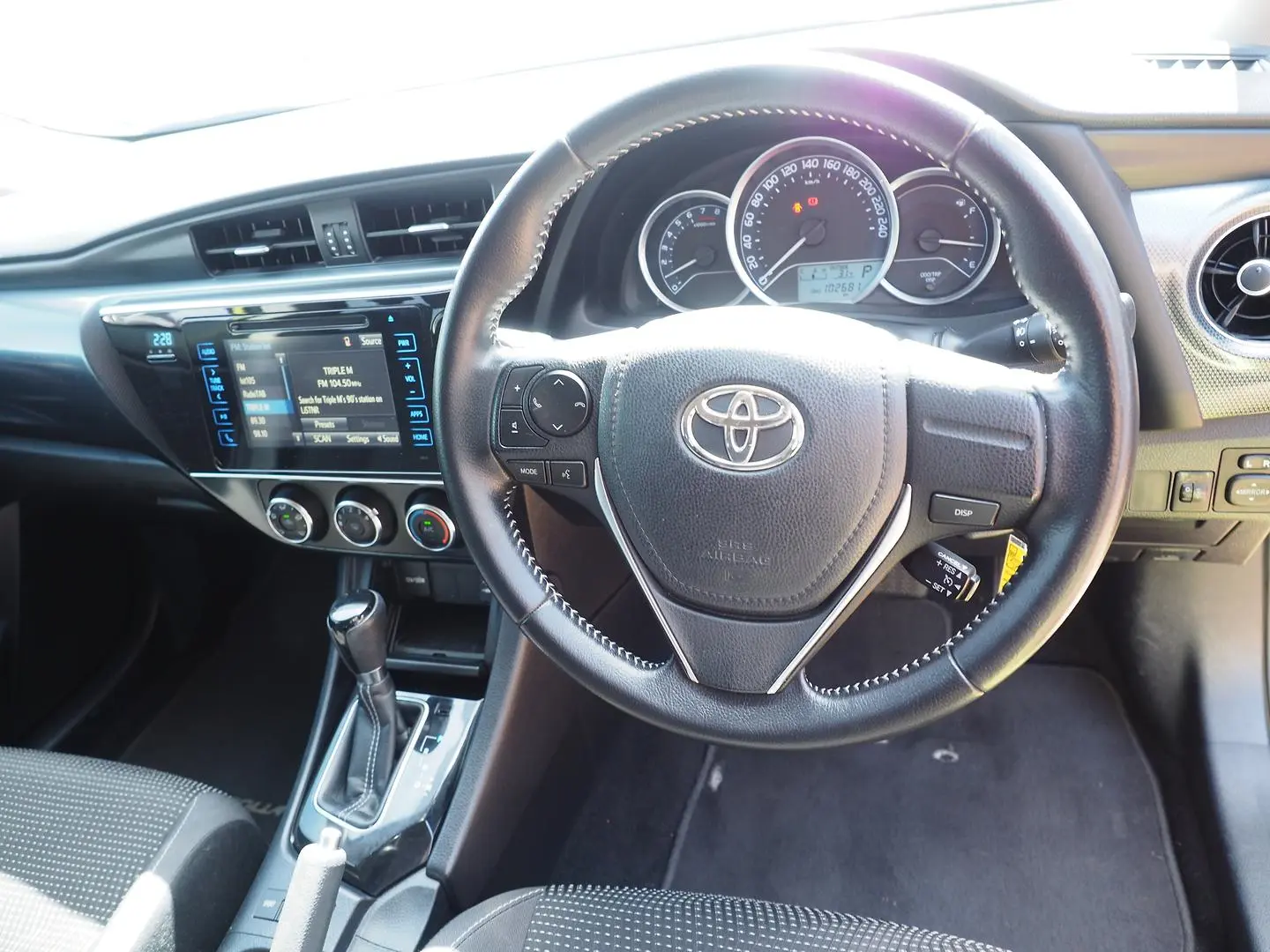 2015 Toyota Corolla Gallery Image 32