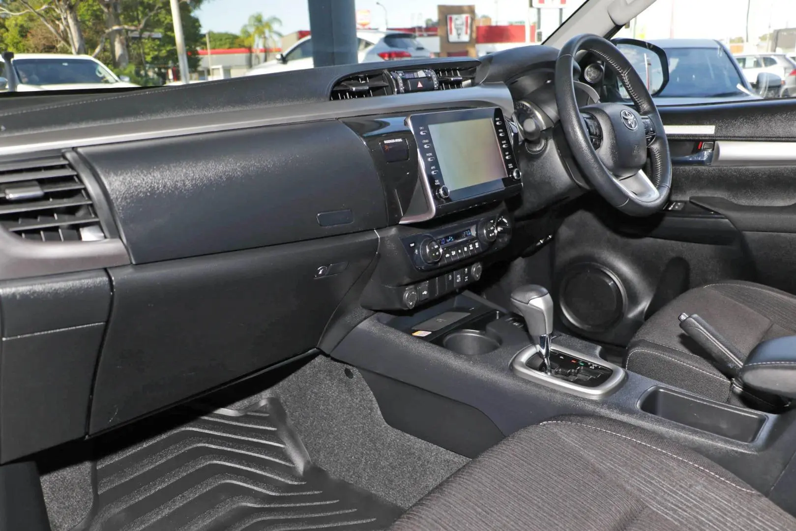 2024 Toyota Hilux Gallery Image 8