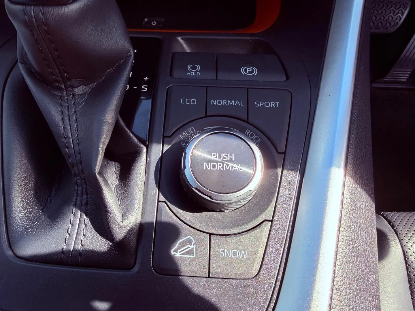 2020 Toyota RAV4 Gallery Image 24