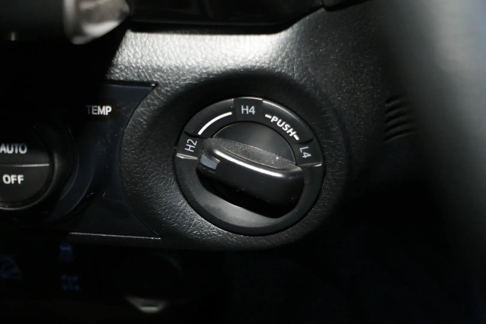 2025 Toyota Hilux Gallery Image 16