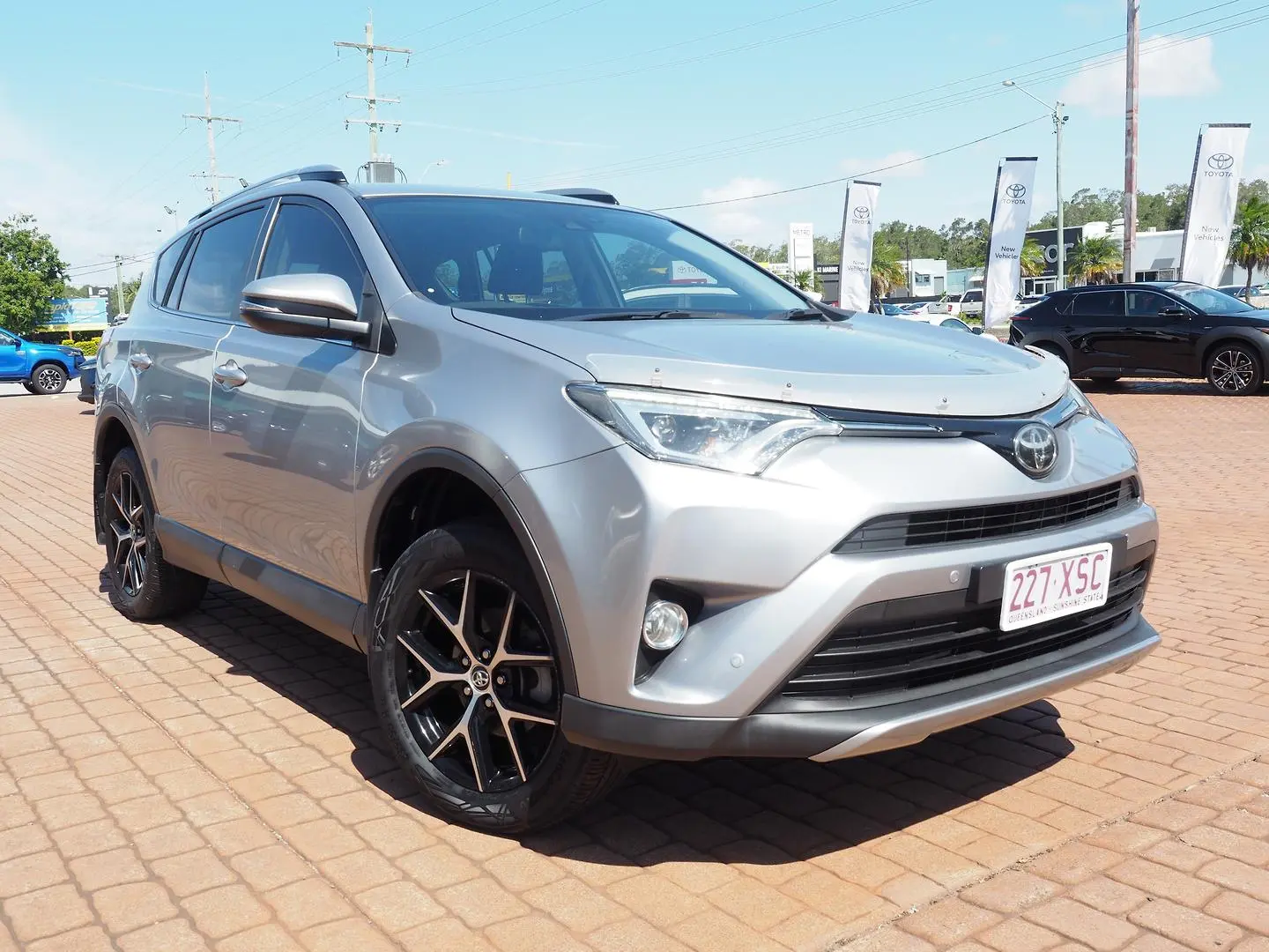 2017 Toyota RAV4 Image 1