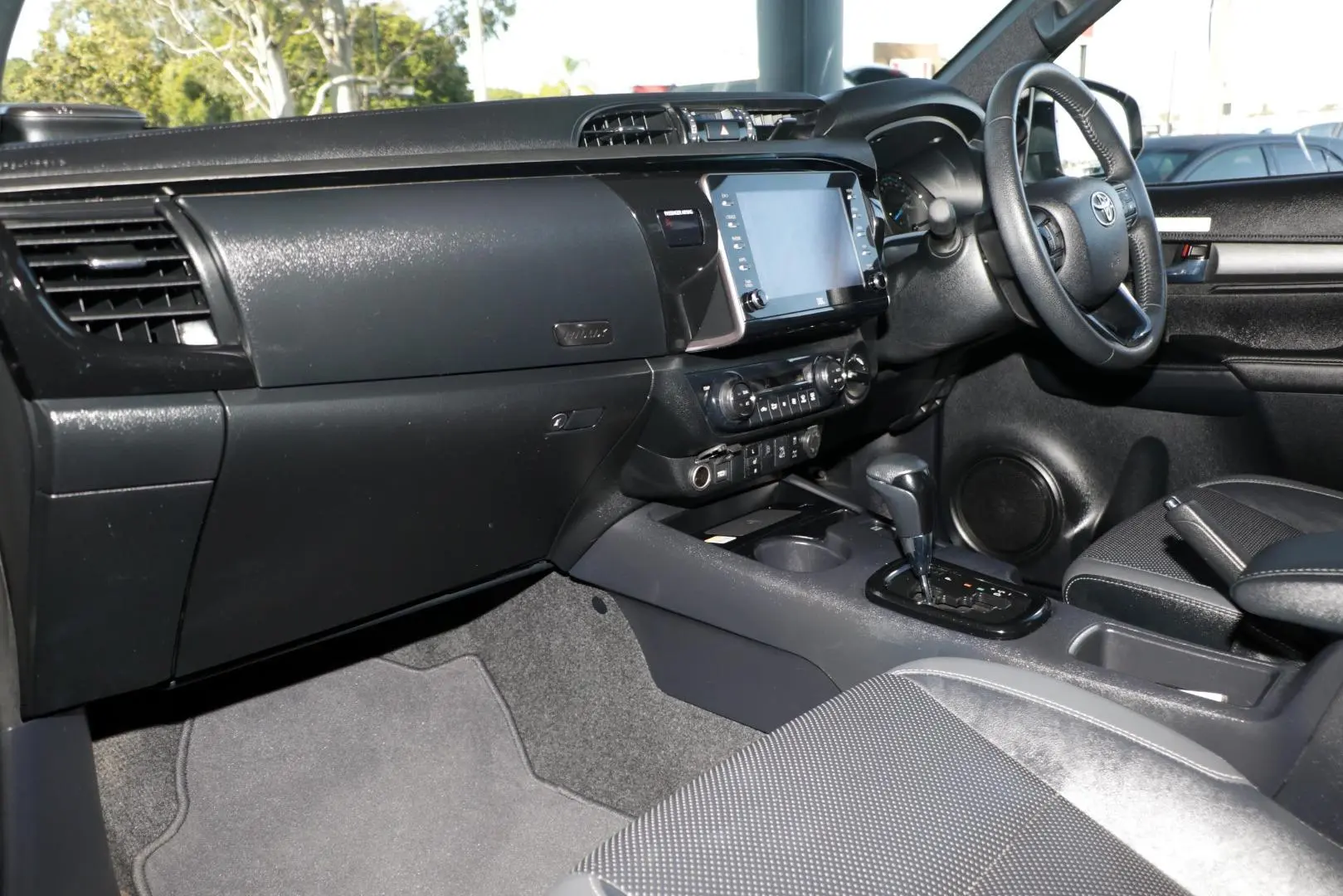 2025 Toyota Hilux Gallery Image 8