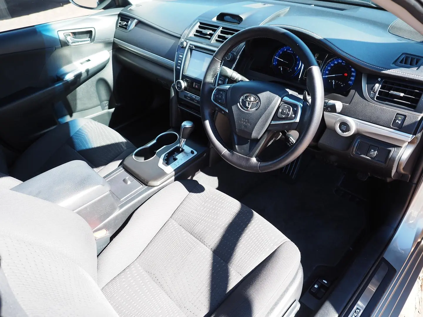 2016 Toyota Camry Gallery Image 23