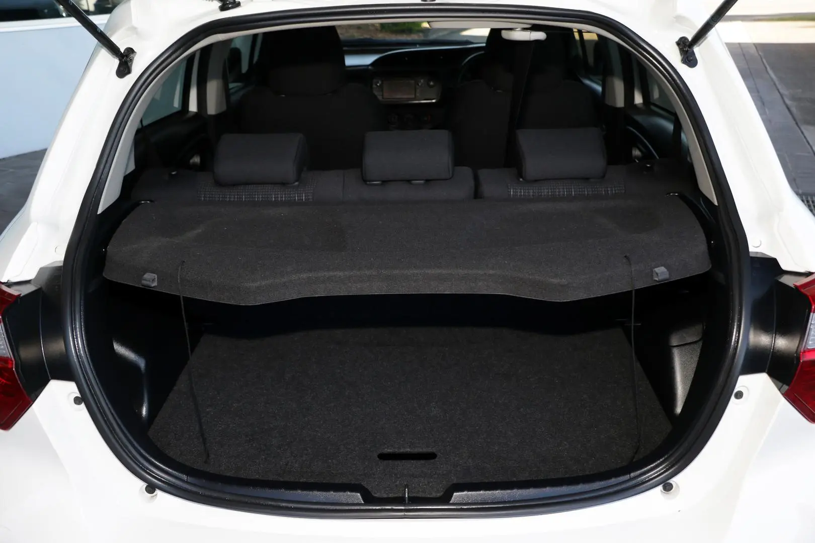 2018 Toyota Yaris Gallery Image 23