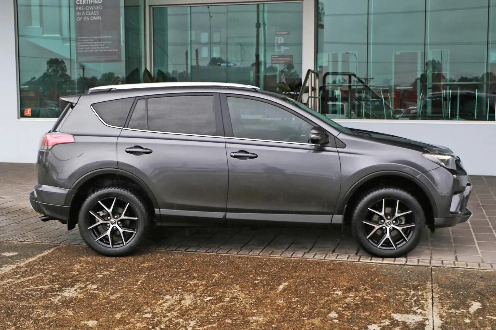 2015 Toyota RAV4 Gallery Image 5