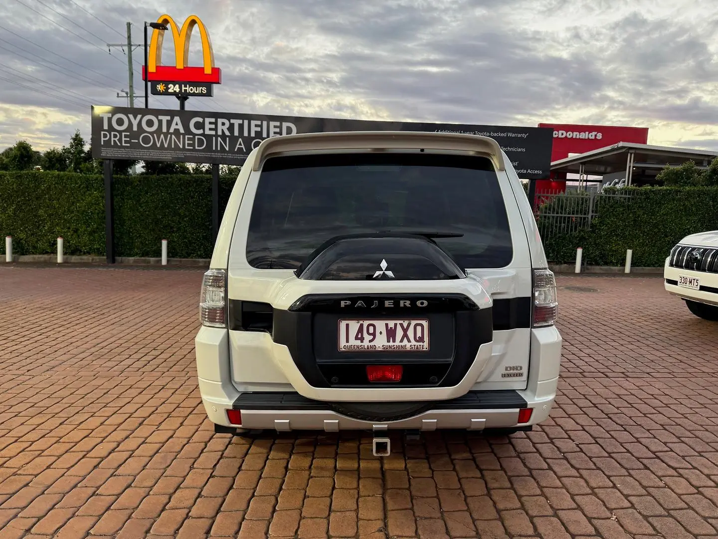 2016 Mitsubishi Pajero Gallery Image 4