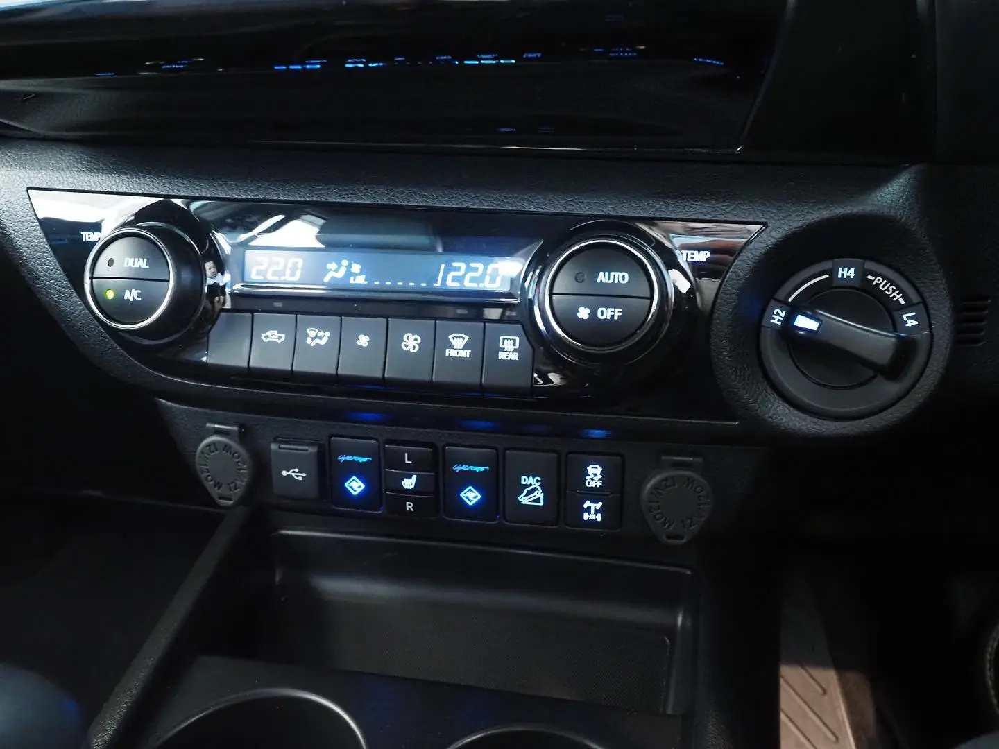 2023 Toyota Hilux Gallery Image 24