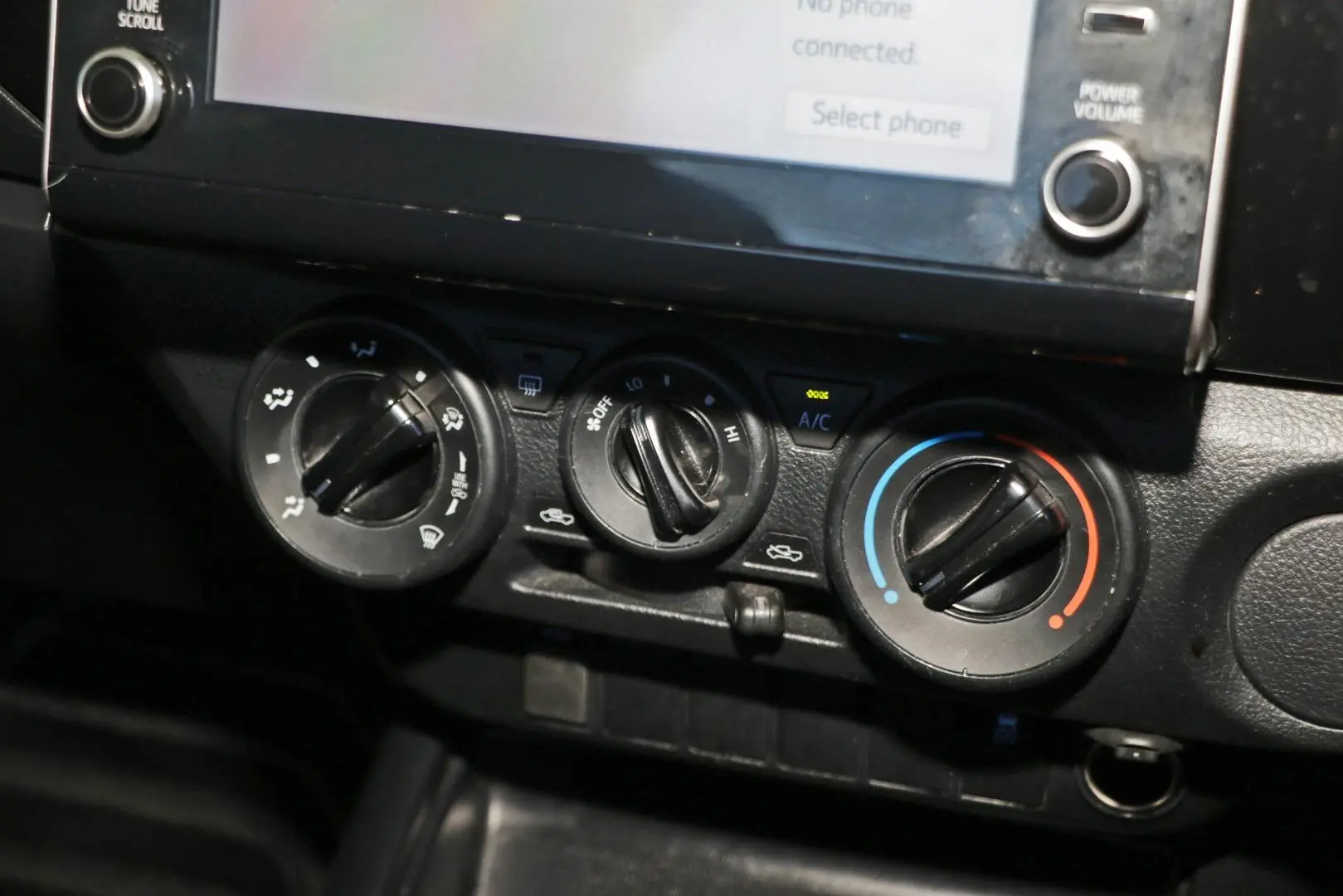 2021 Toyota Hilux Gallery Image 16