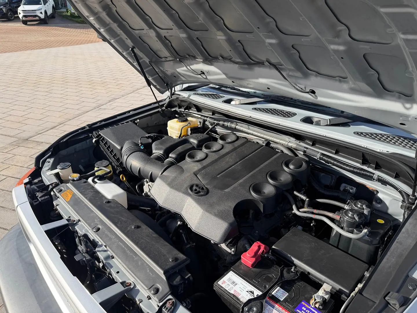 2013 Toyota FJ Cruiser Gallery Image 4