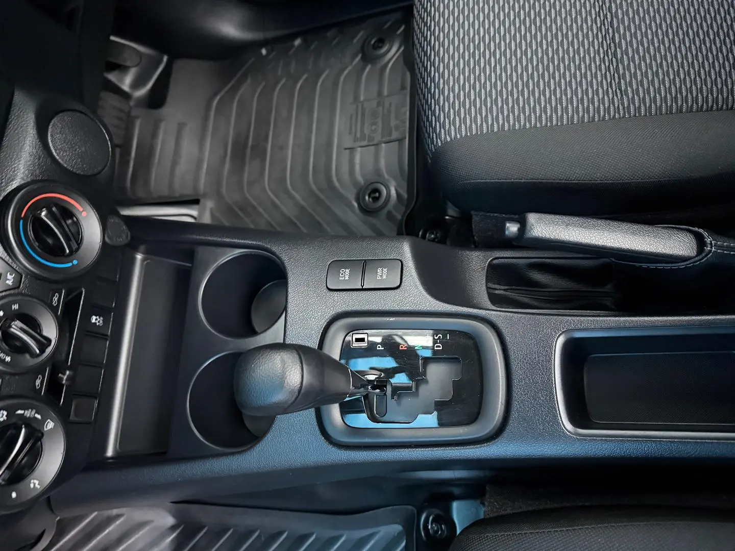 2020 Toyota Hilux Gallery Image 7