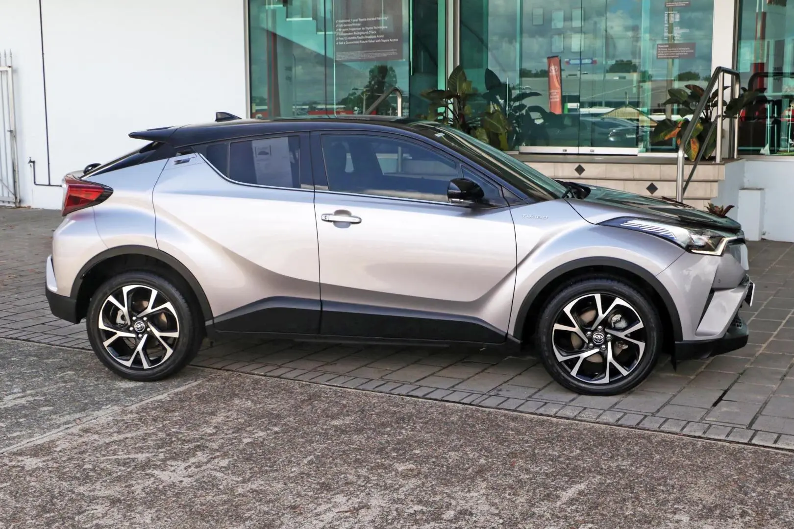 2019 Toyota C-Hr Gallery Image 5