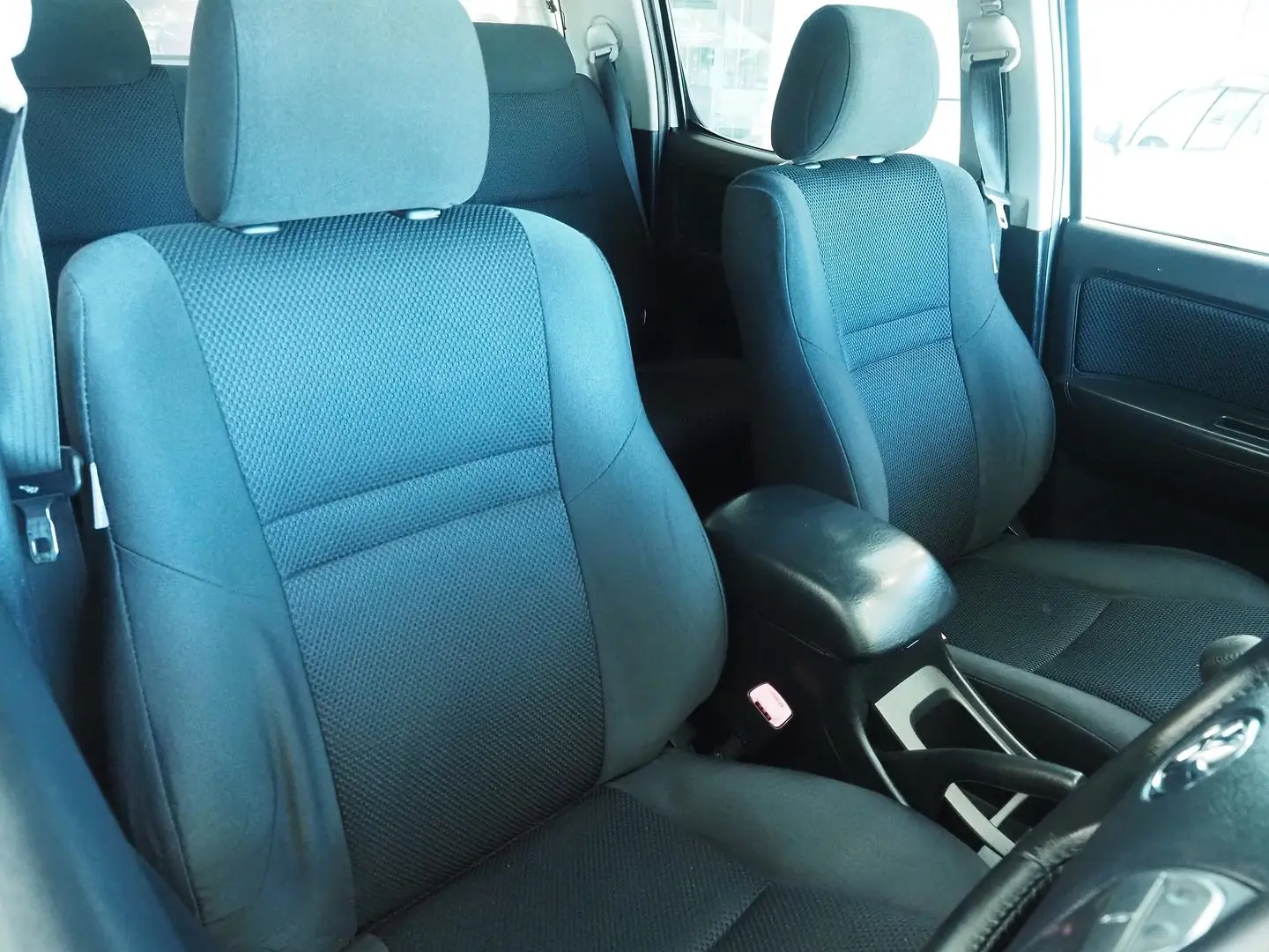 2015 Toyota Hilux Gallery Image 20