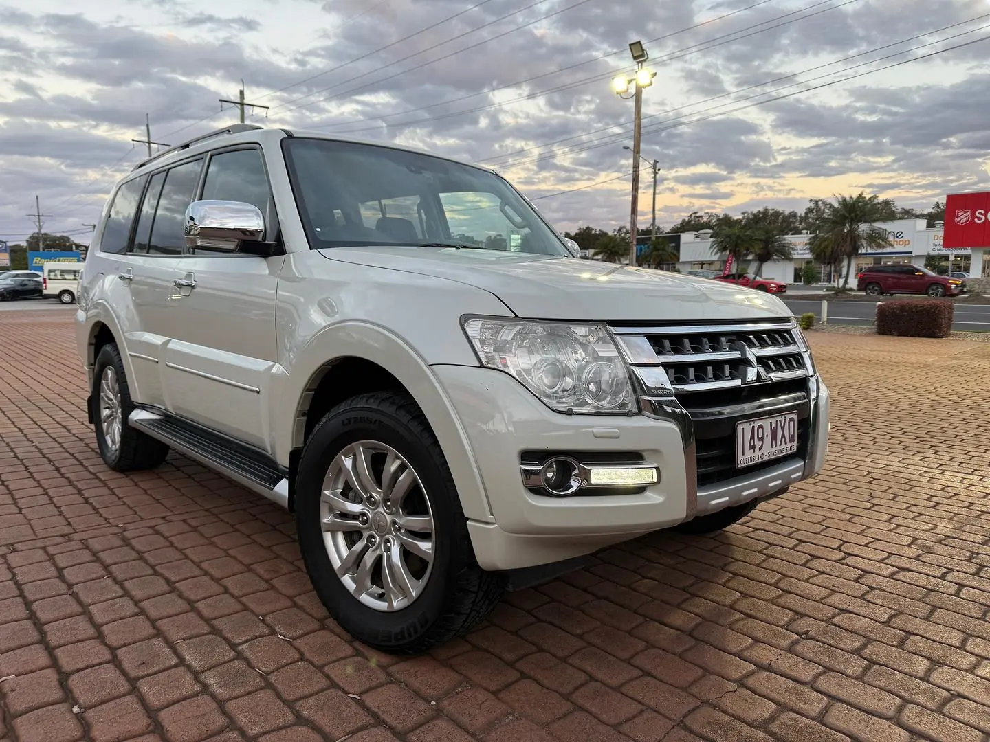 2016 Mitsubishi Pajero Gallery Image 1