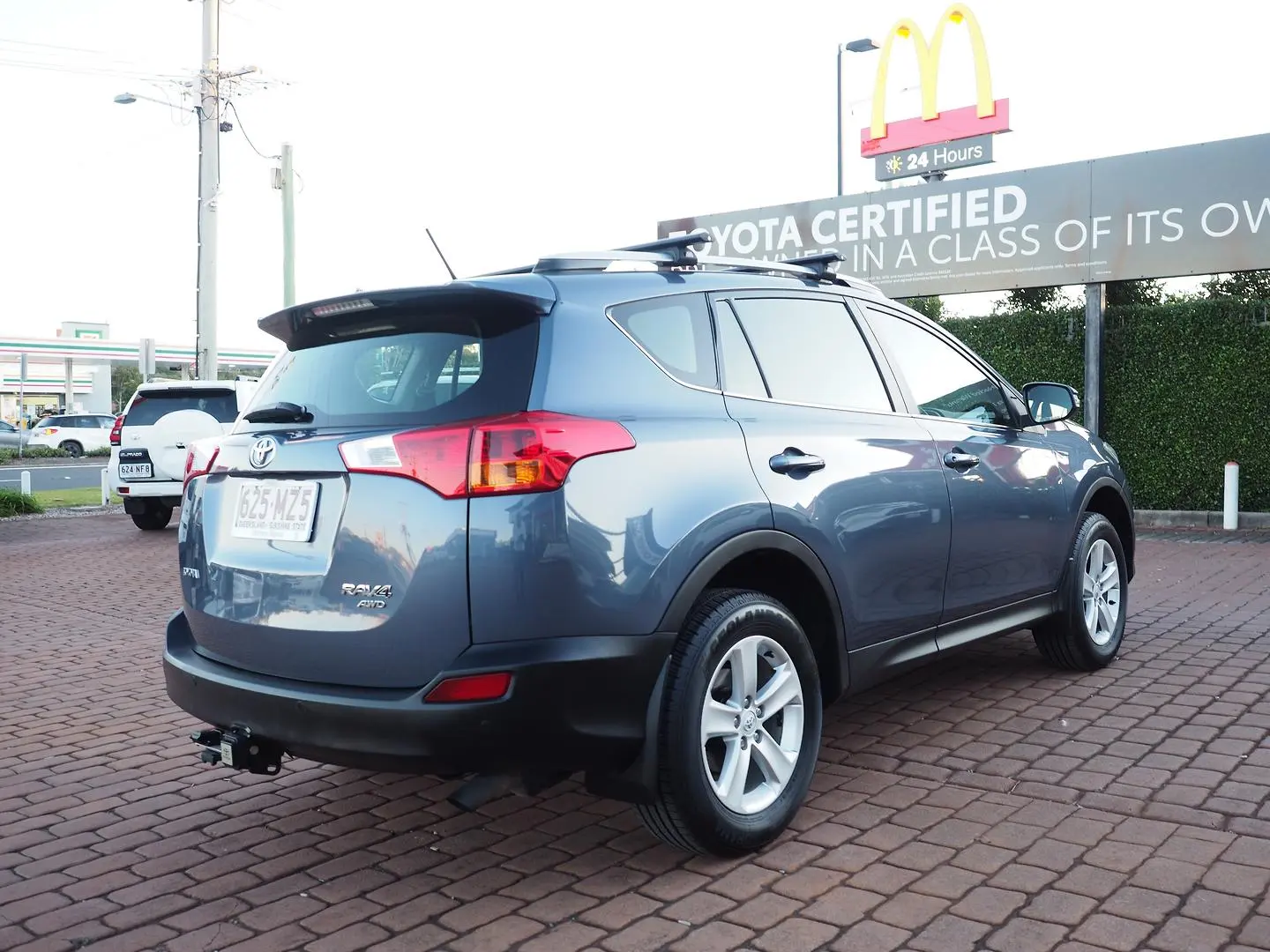 2013 Toyota RAV4 Gallery Image 3