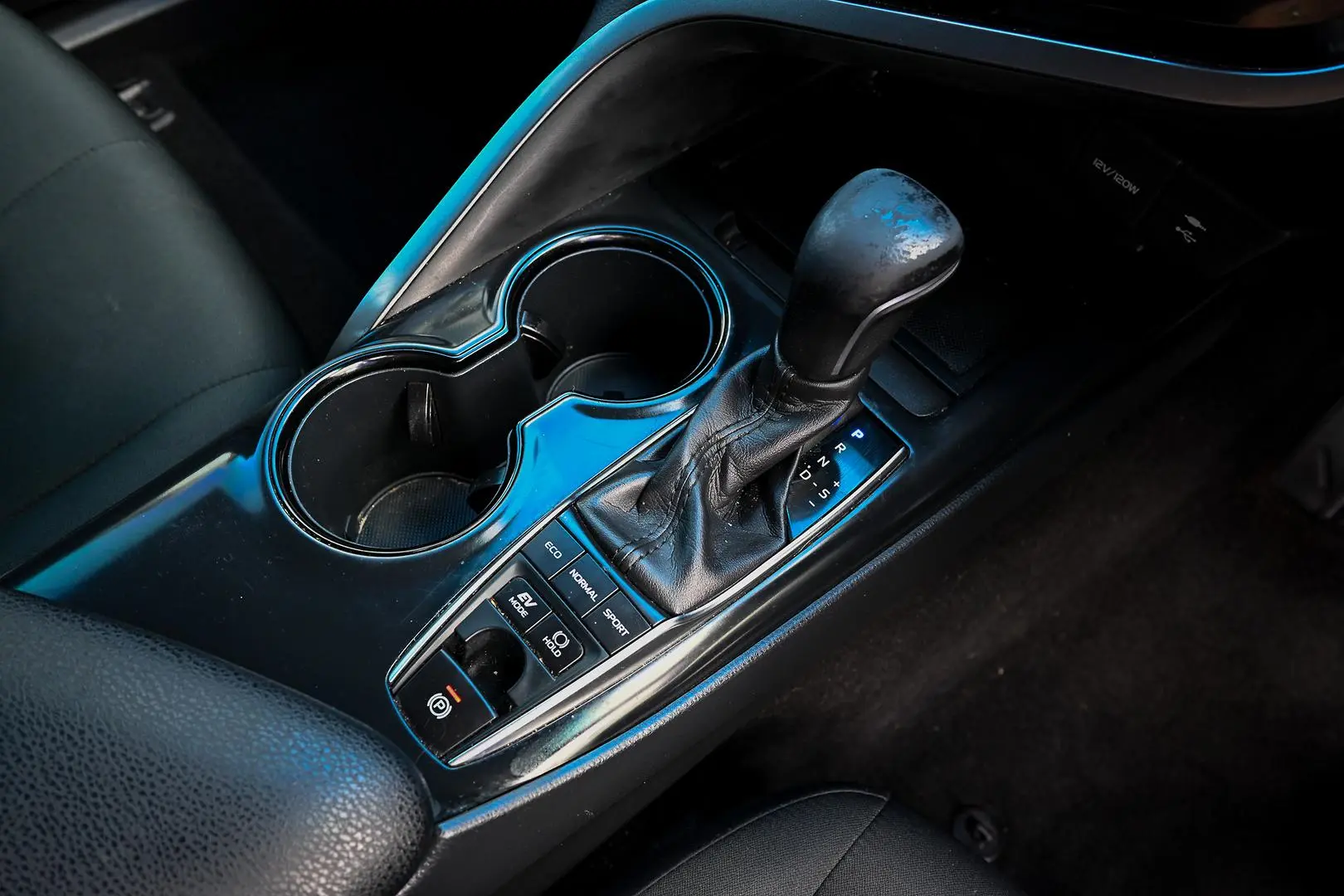 2020 Toyota Camry Gallery Image 13