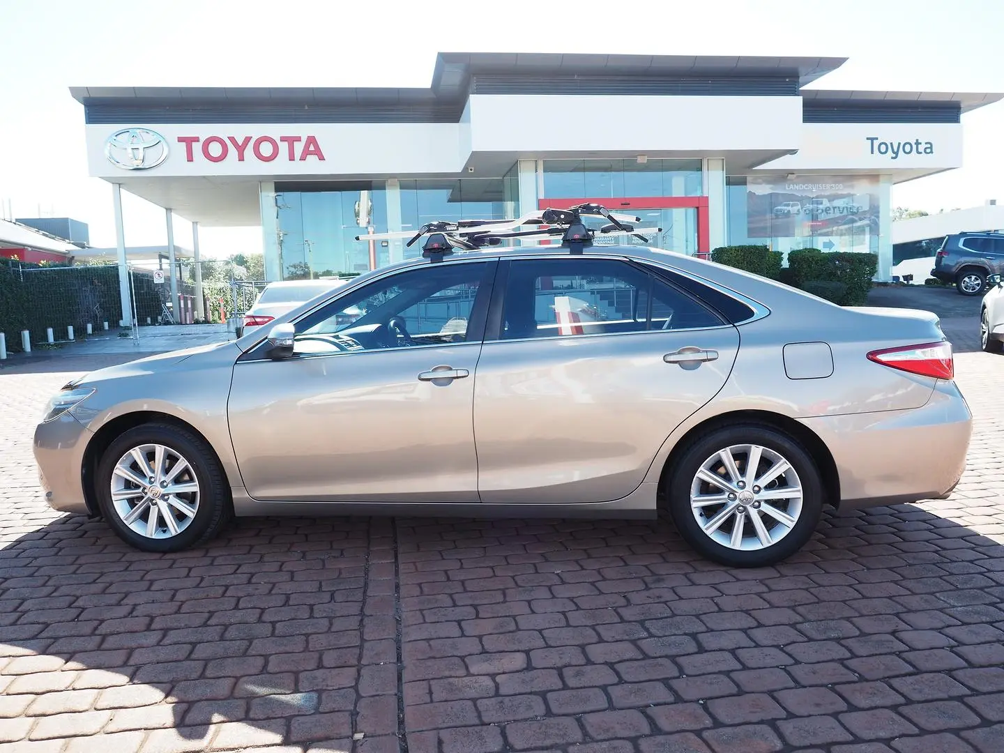 2016 Toyota Camry Gallery Image 10