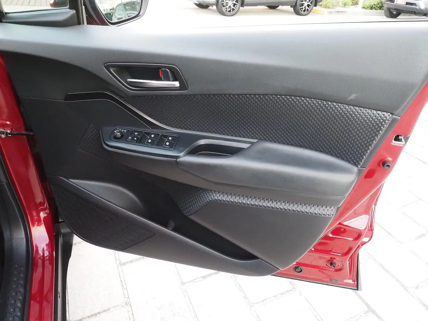 2019 Toyota C-HR Gallery Image 17