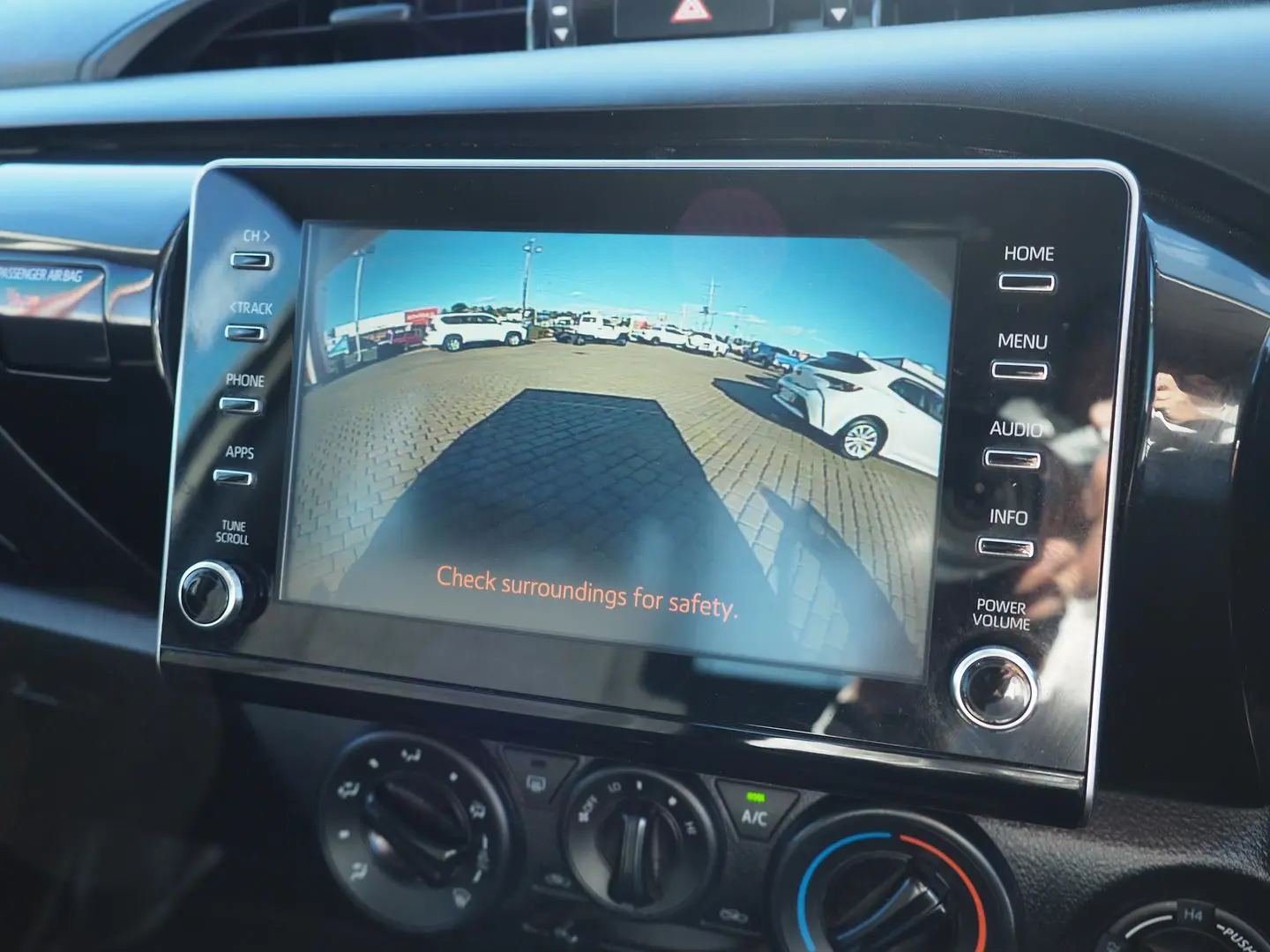2020 Toyota Hilux Gallery Image 23