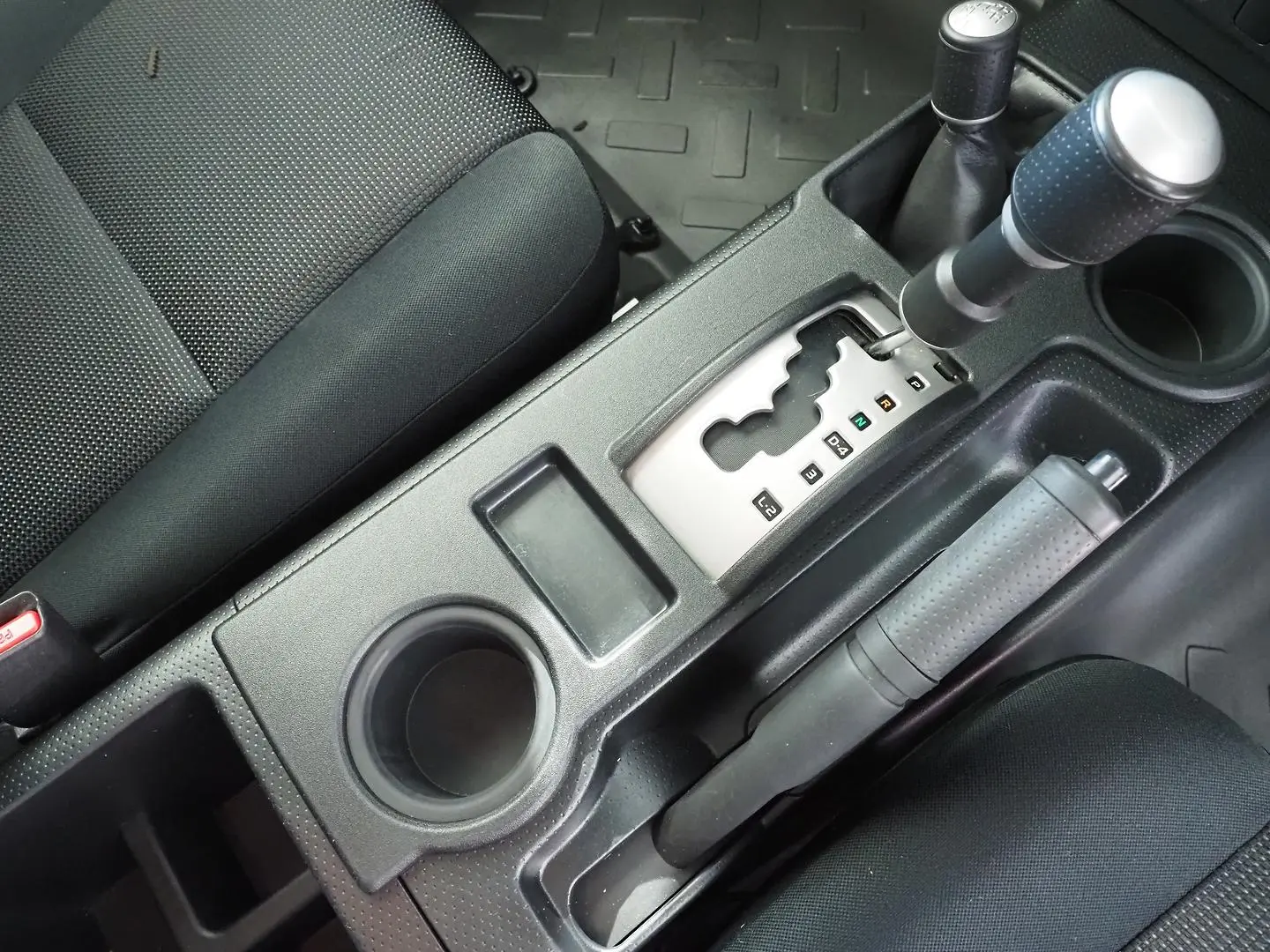 2013 Toyota FJ Cruiser Gallery Image 13