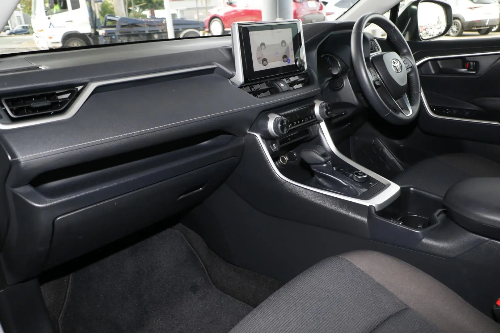 2024 Toyota RAV4 Gallery Image 7