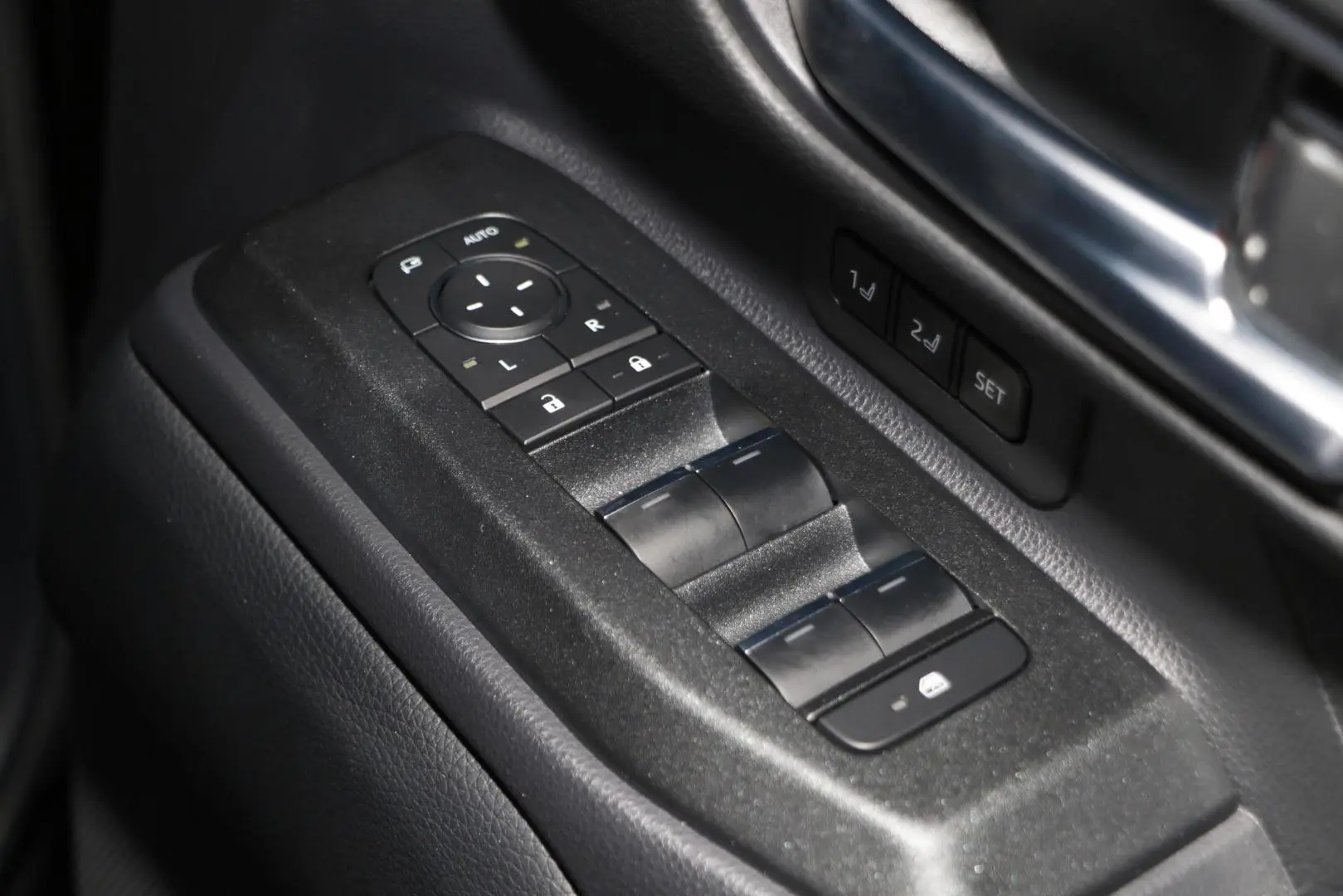 2025 Toyota Landcruiser Prado Gallery Image 20
