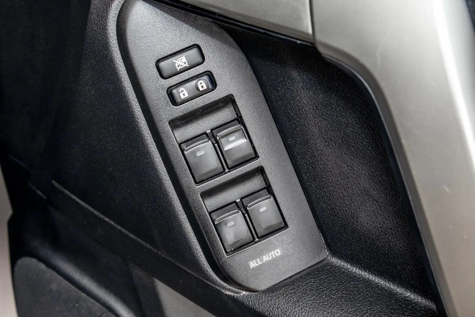 2021 Toyota Landcruiser Prado Gallery Image 17