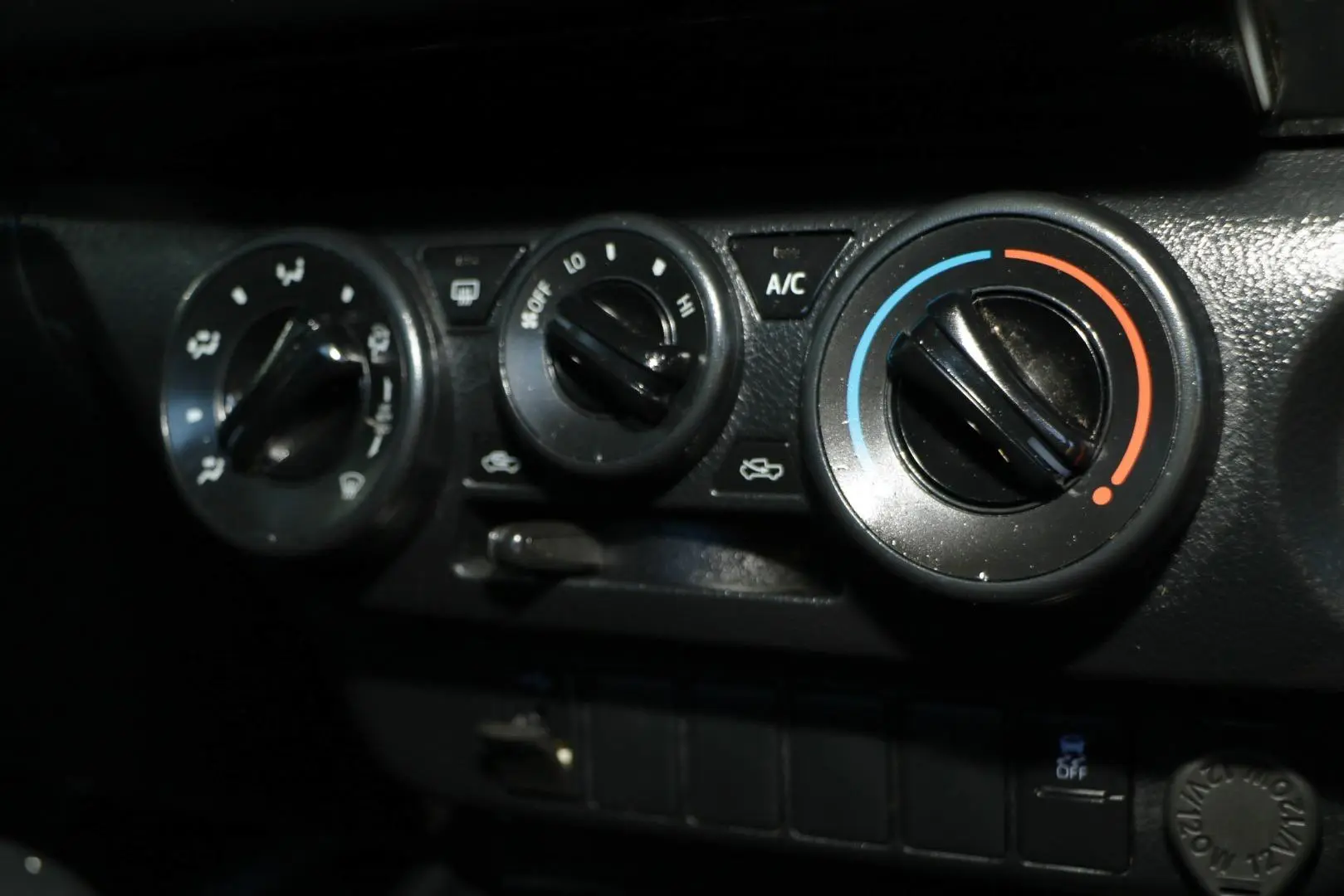 2022 Toyota Hilux Gallery Image 16