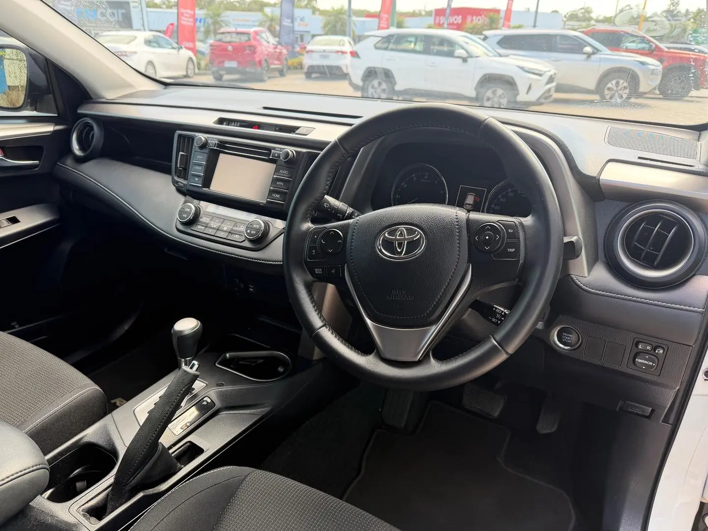 2016 Toyota RAV4 Gallery Image 5