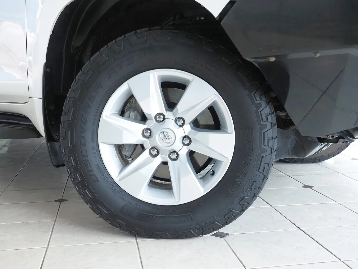 2018 Toyota Landcruiser Prado Gallery Image 13