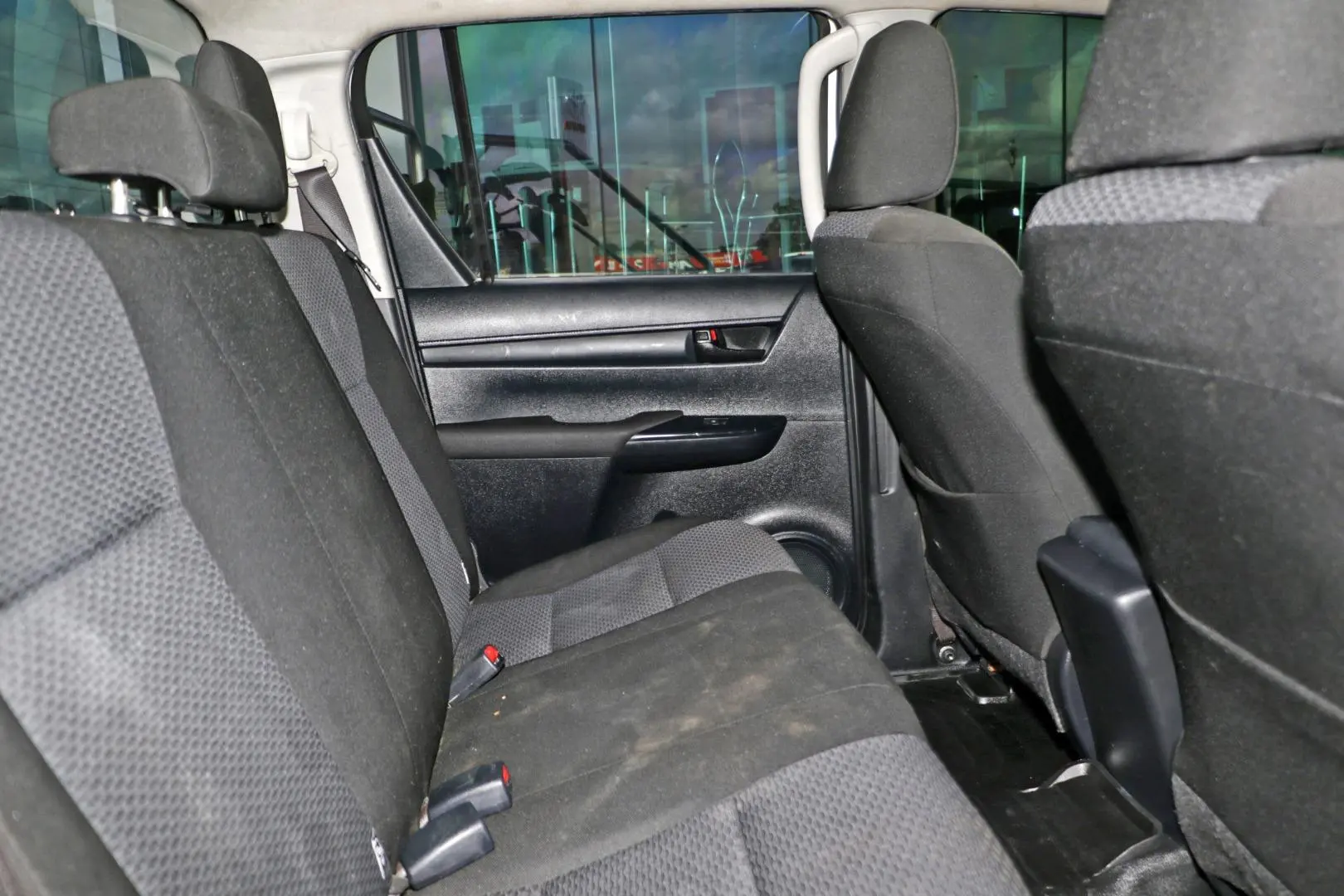 2016 Toyota Hilux Gallery Image 12